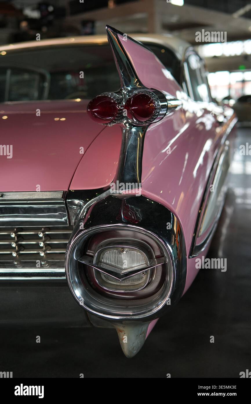 Pink car hi-res stock photography and images - Alamy