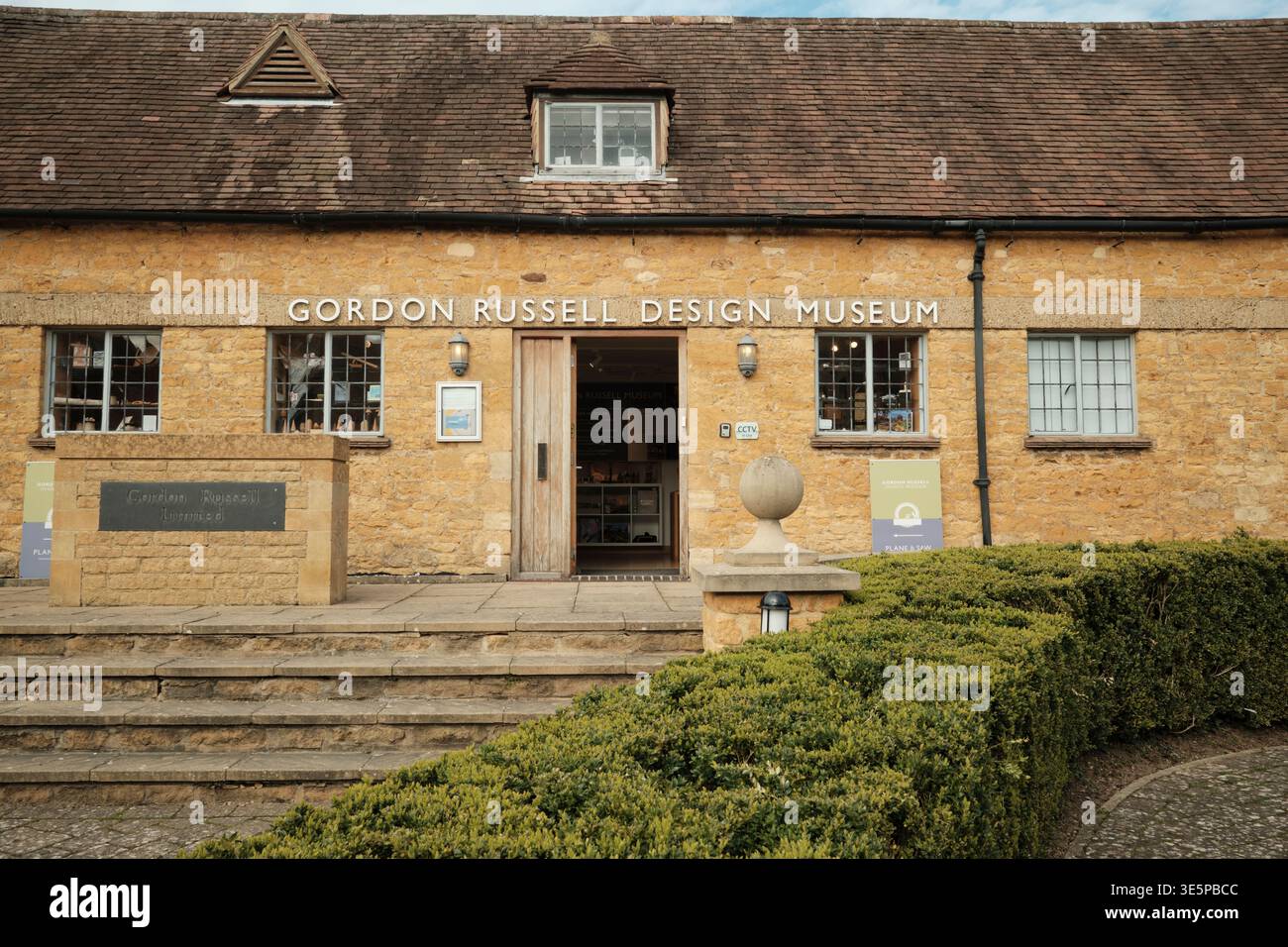 Gordon russell furniture hi-res stock photography and images - Alamy