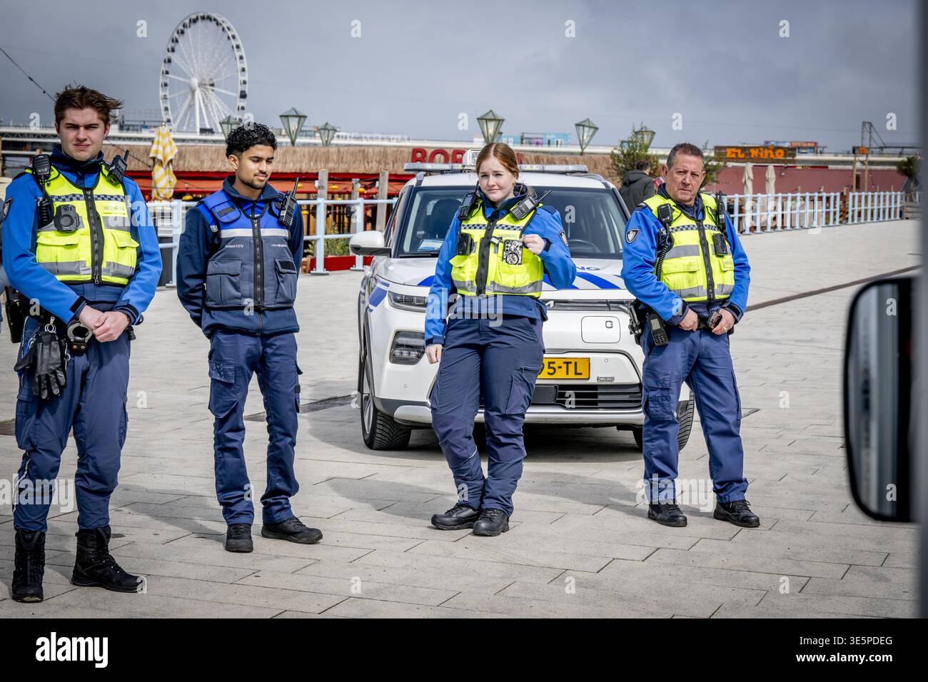 SCHEVENINGEN - Enforcement officers conducting checks ROBIN UTRECHT ...