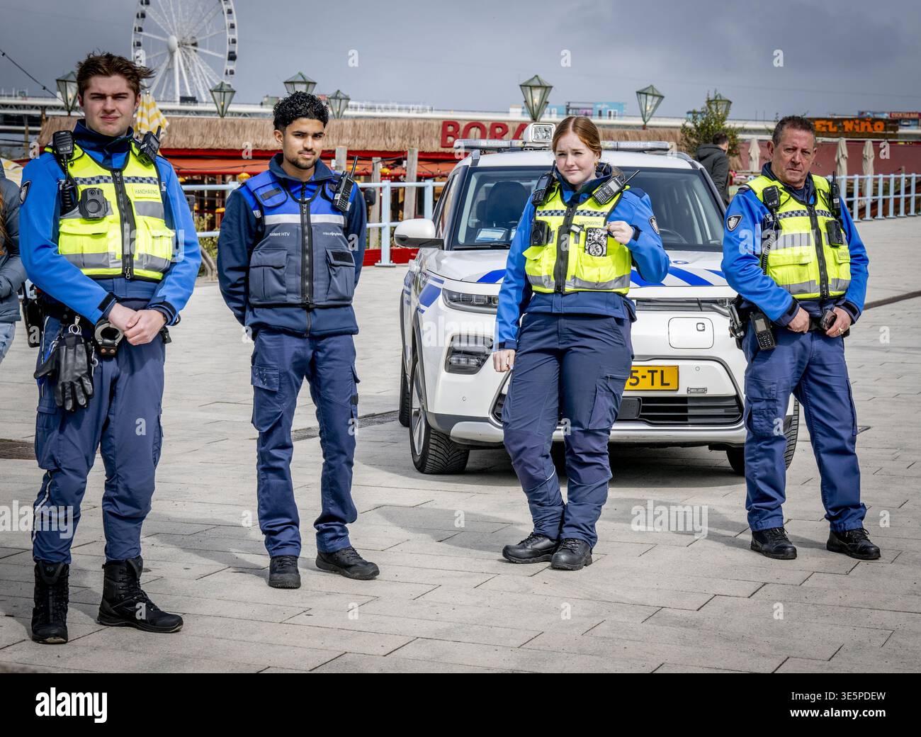 SCHEVENINGEN - Enforcement officers conducting checks ROBIN UTRECHT ...