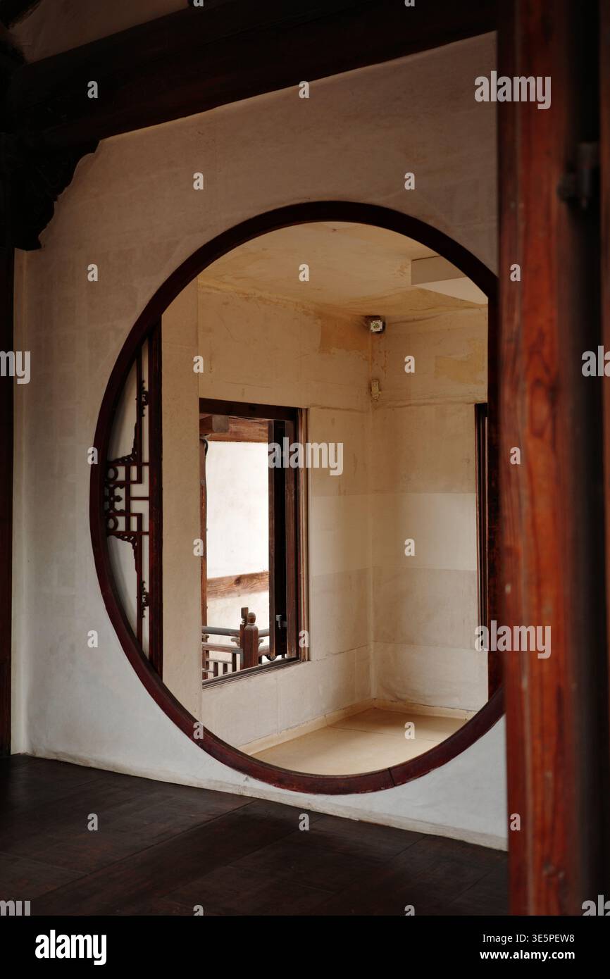 Korean palace wooden railing hi-res stock photography and images - Alamy
