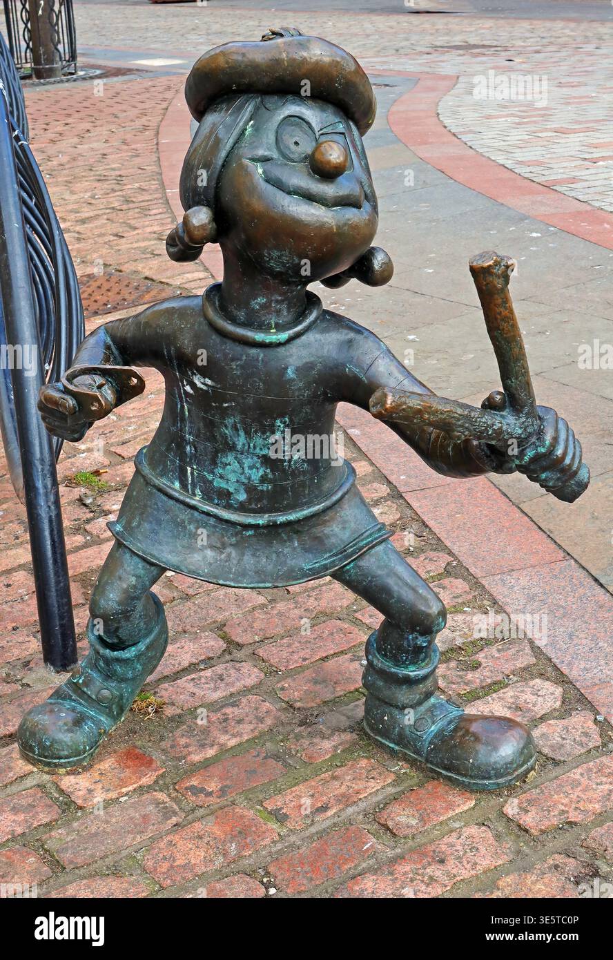 Minnie the Minx bronze comic character statue on High Street, Dundee, Scotland, UK. Stock Photo