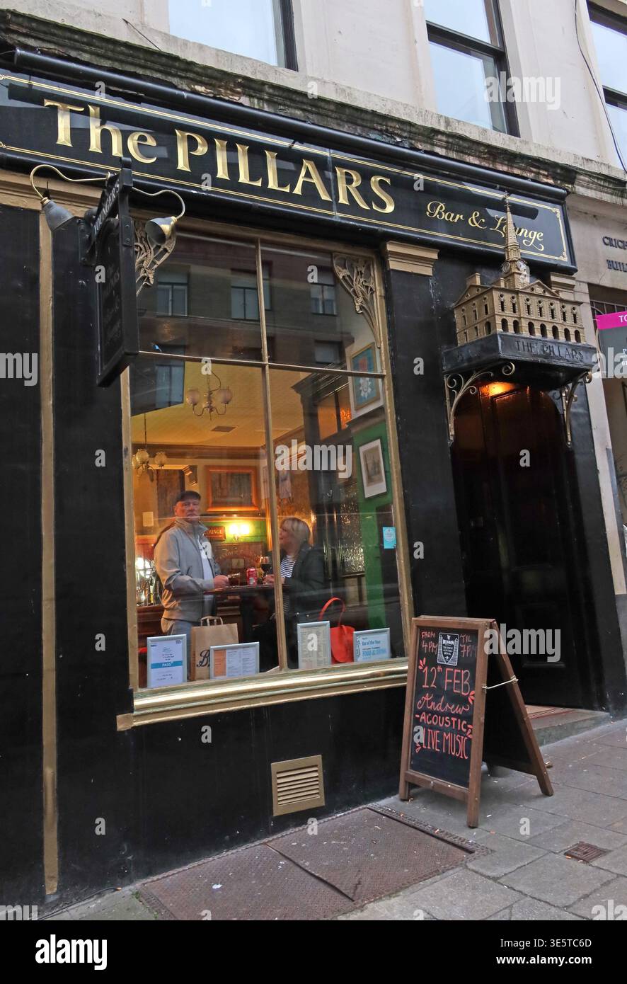 The Pillars Bar & Lounge at 7G Crichton Street, Dundee city centre, Scotland, with its traditional black frontage and gold signage. Stock Photo