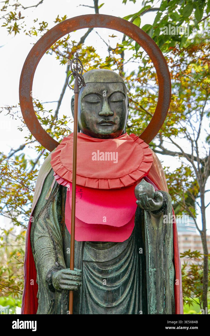 Japan, Tokyo: Jizō statue in front of Shinobazunoike Benten-dō