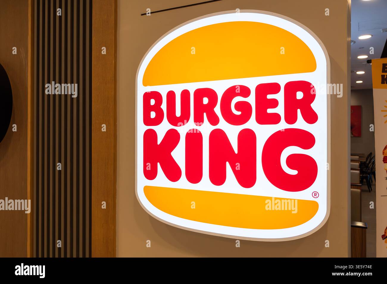 Burger king logo on red hi-res stock photography and images - Alamy