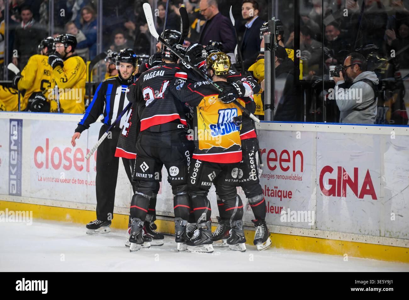 Team of Boxers de Bordeaux during the Synerglace Ligue Magnus match ...