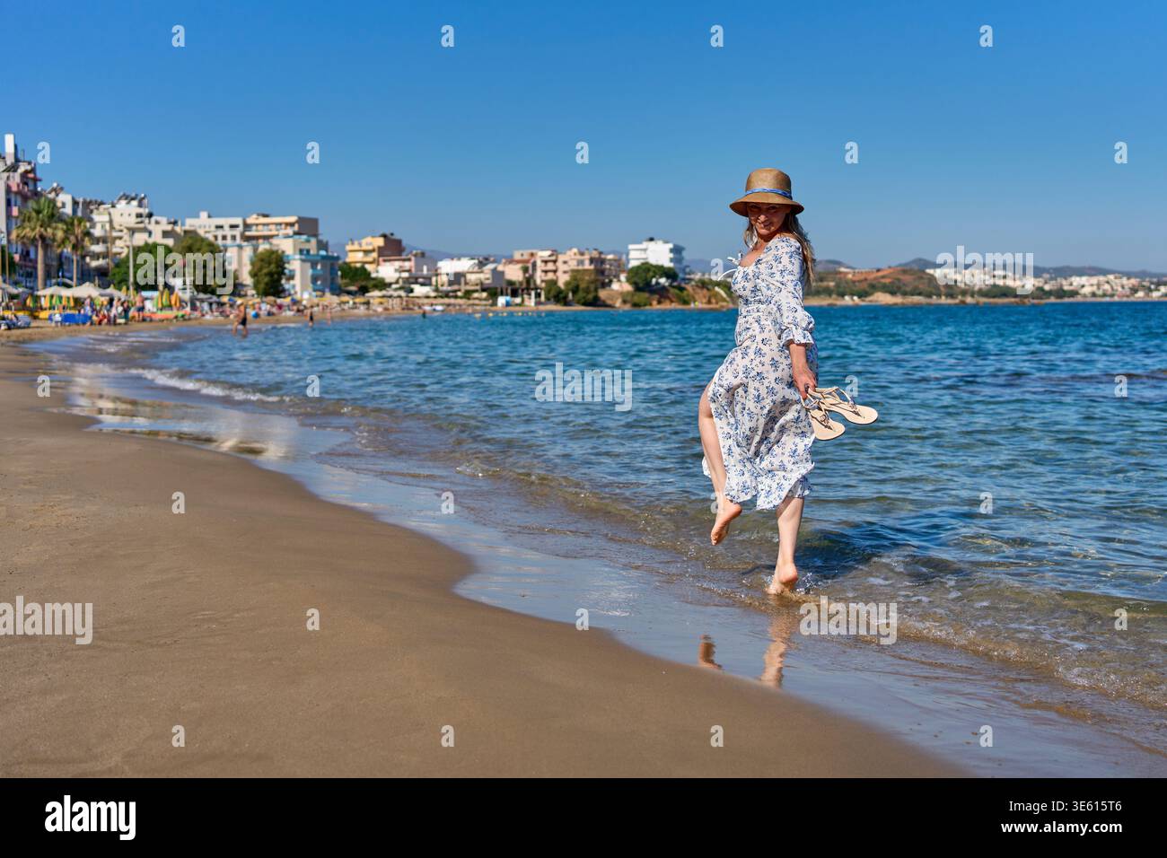 Maxi dress hat beach hi-res stock photography and images - Alamy Maxi dress hat beach hi-res stock photography and images - Alamy