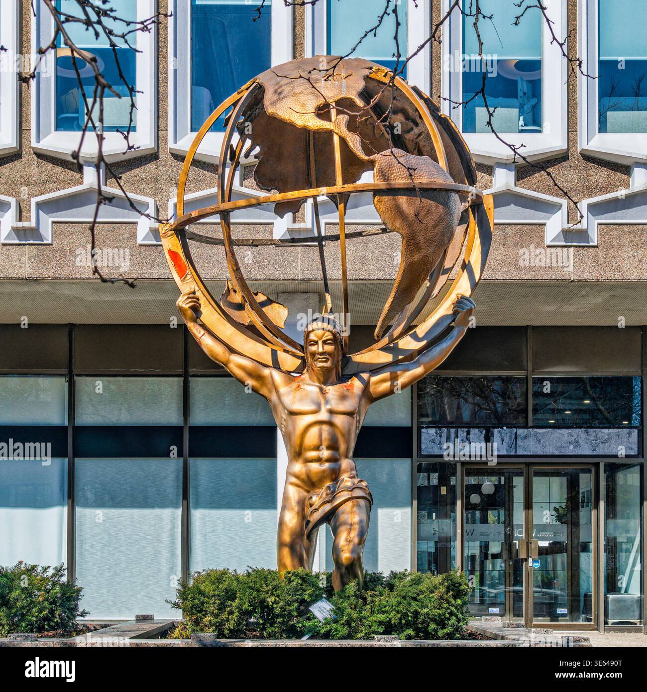 AtlasἌτλας,Titan, 高さ80 cm,アトラース Statue of atlas hi-res stock photography and images - Alamy
