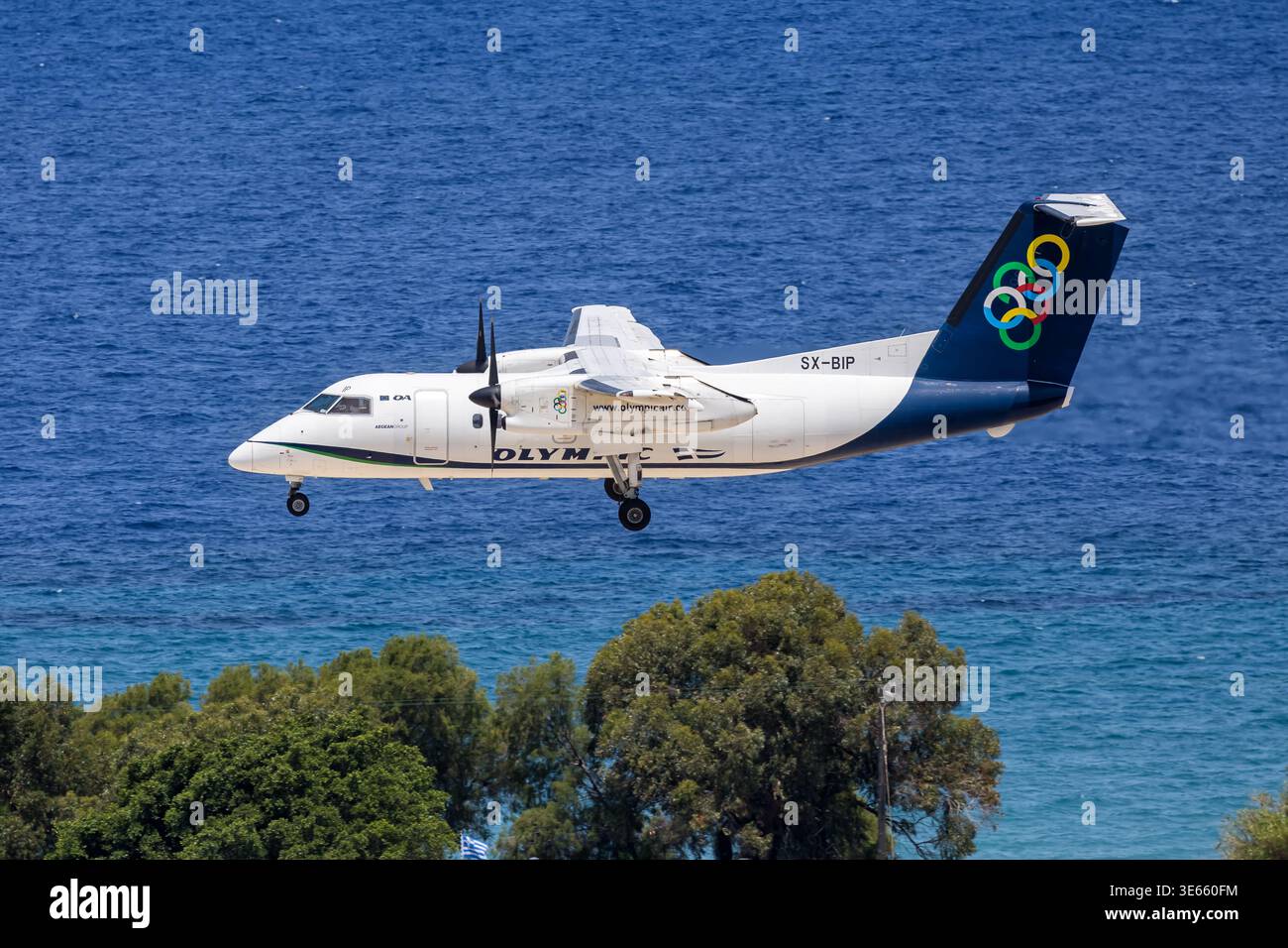 Dash 8 102 hi-res stock photography and images - Alamy
