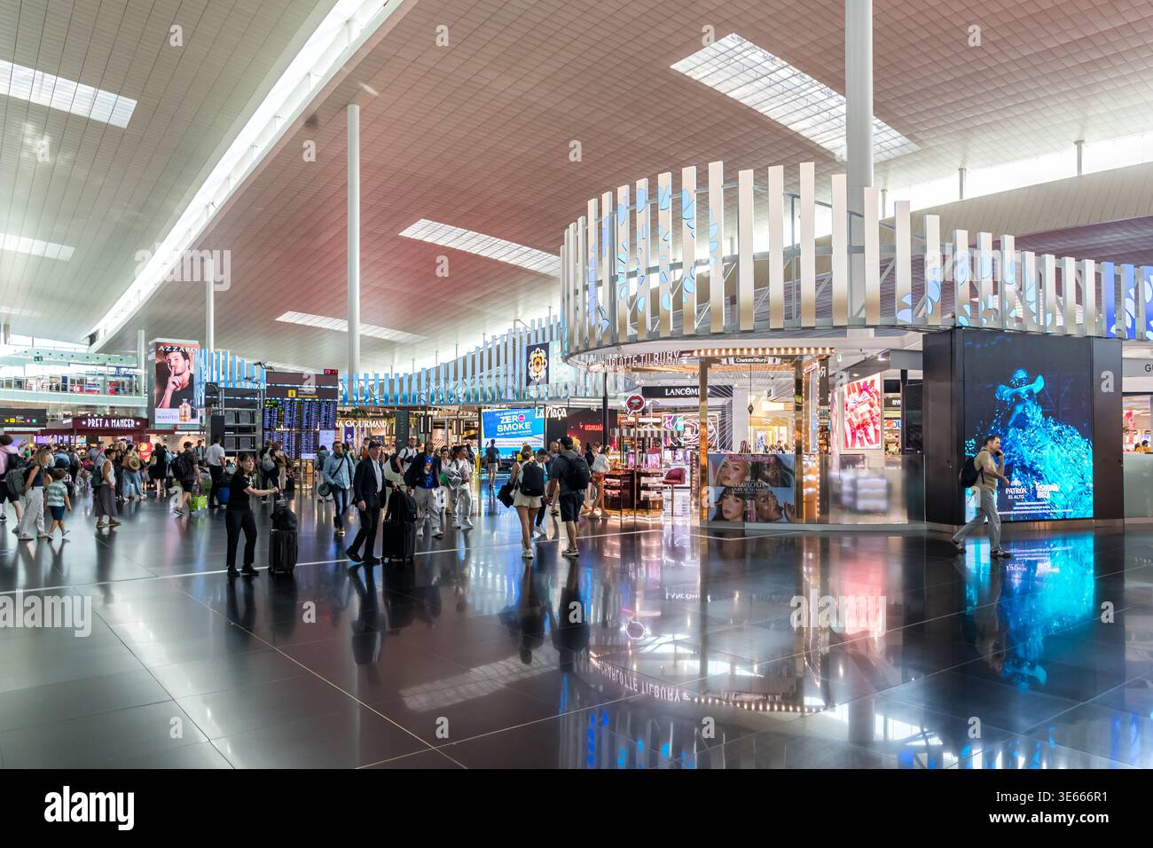 Duty free barcelona airport hi-res stock photography and images