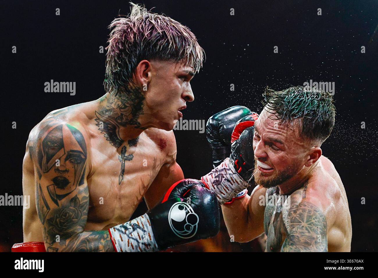 Rodrigo Ruiz throws a punch at Sam Goodman in his IBF Super ...