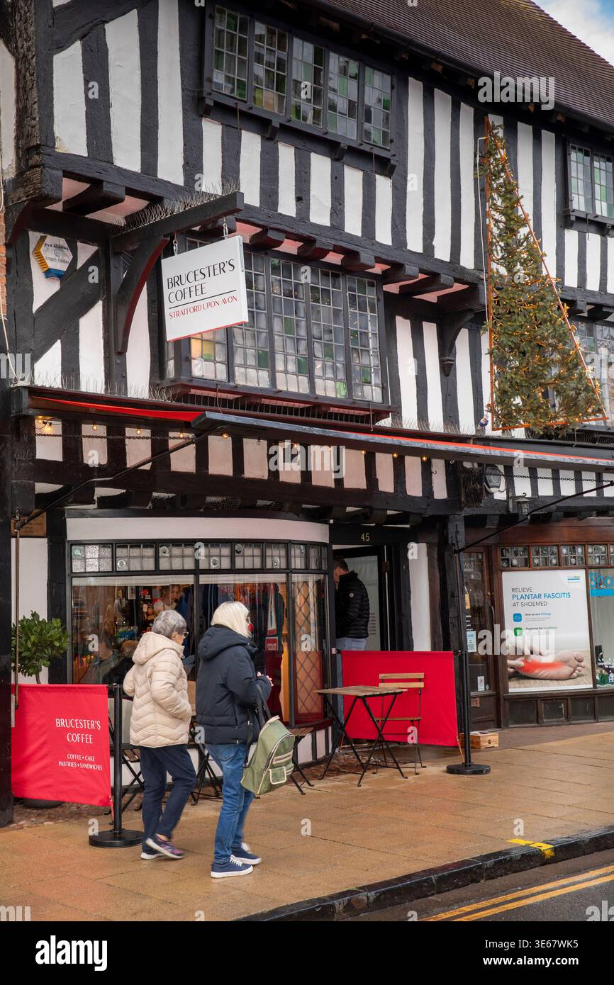 UK, England, Warwickshire, Stratford on Avon, Wood Street, Brucester’s Coffee, new shop in ancient jettied building Stock Photo