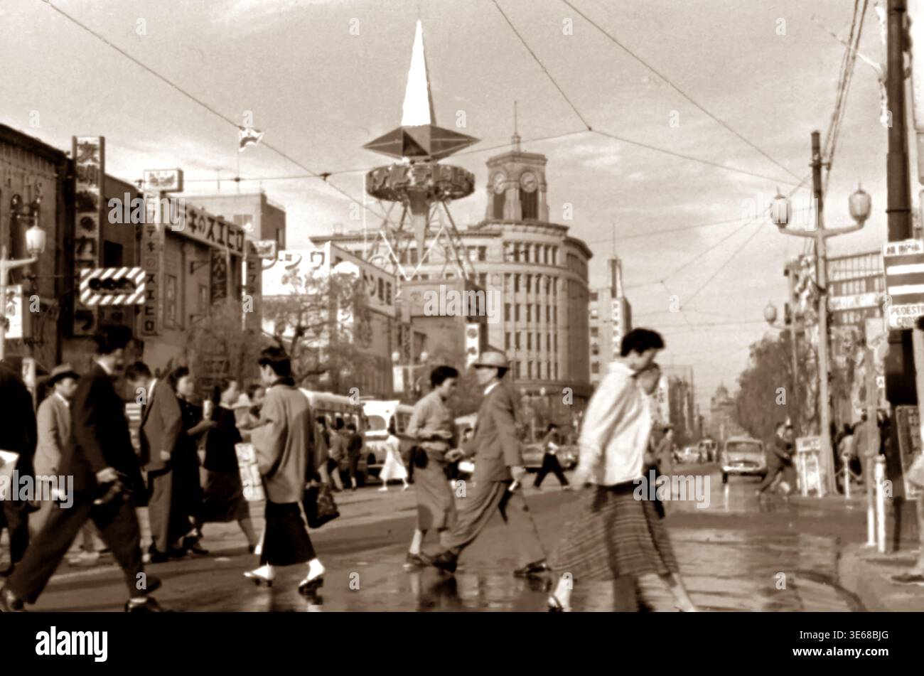 Japan street 1950s hi-res stock photography and images - Alamy