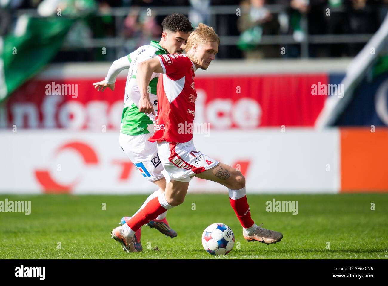 Kalmar, Sweden. 05th Apr, 2026. KALMAR, SWEDEN 20260405Västerås SK FK's Ismet  Lushaku and Kalmar FF's Rony Jansson during Sunday's Allsvenskan football  match between Kalmar FF and Västerås SK at Guldfågeln Arena. Photo: