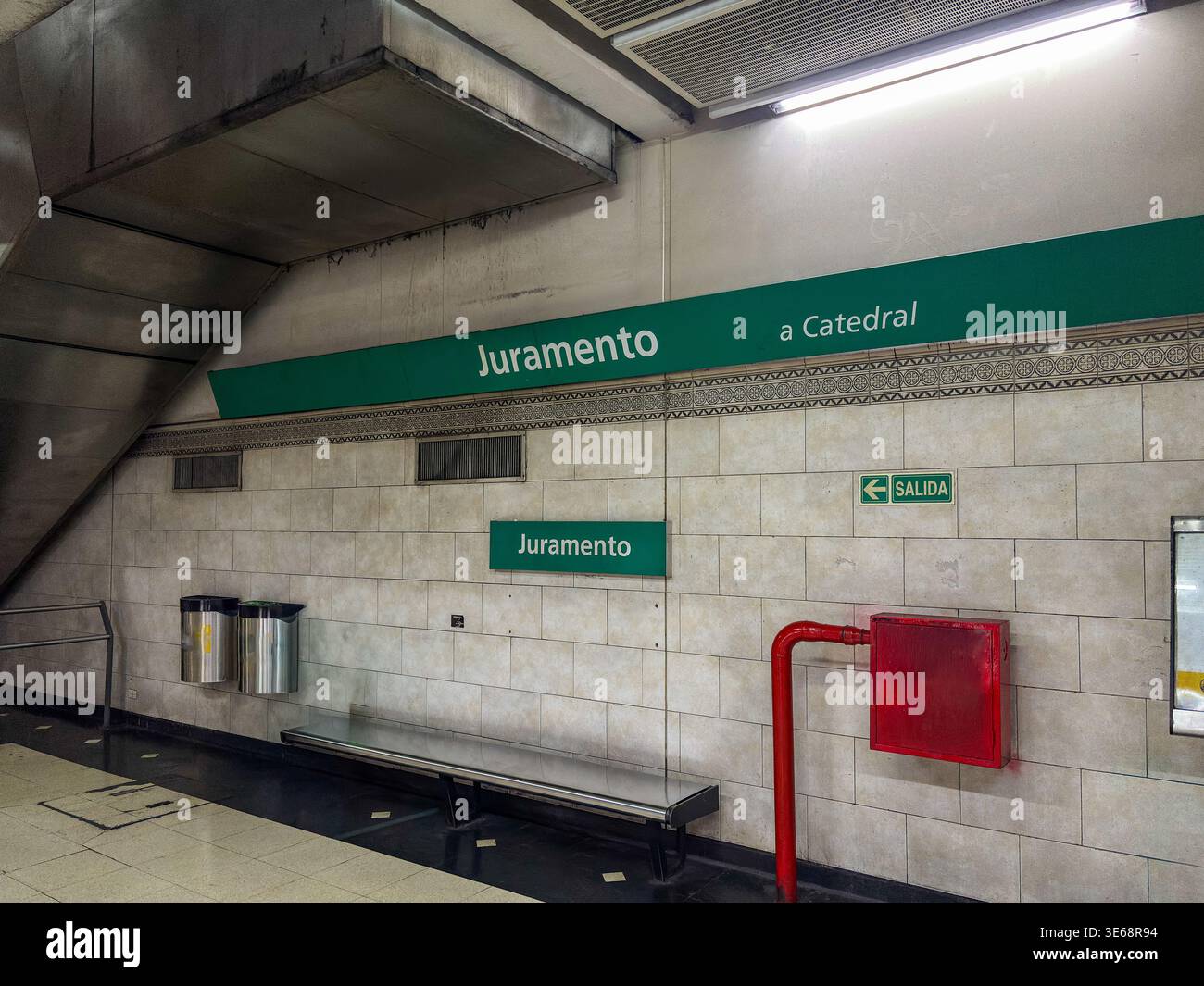 Underground station bench hi-res stock photography and images - Alamy