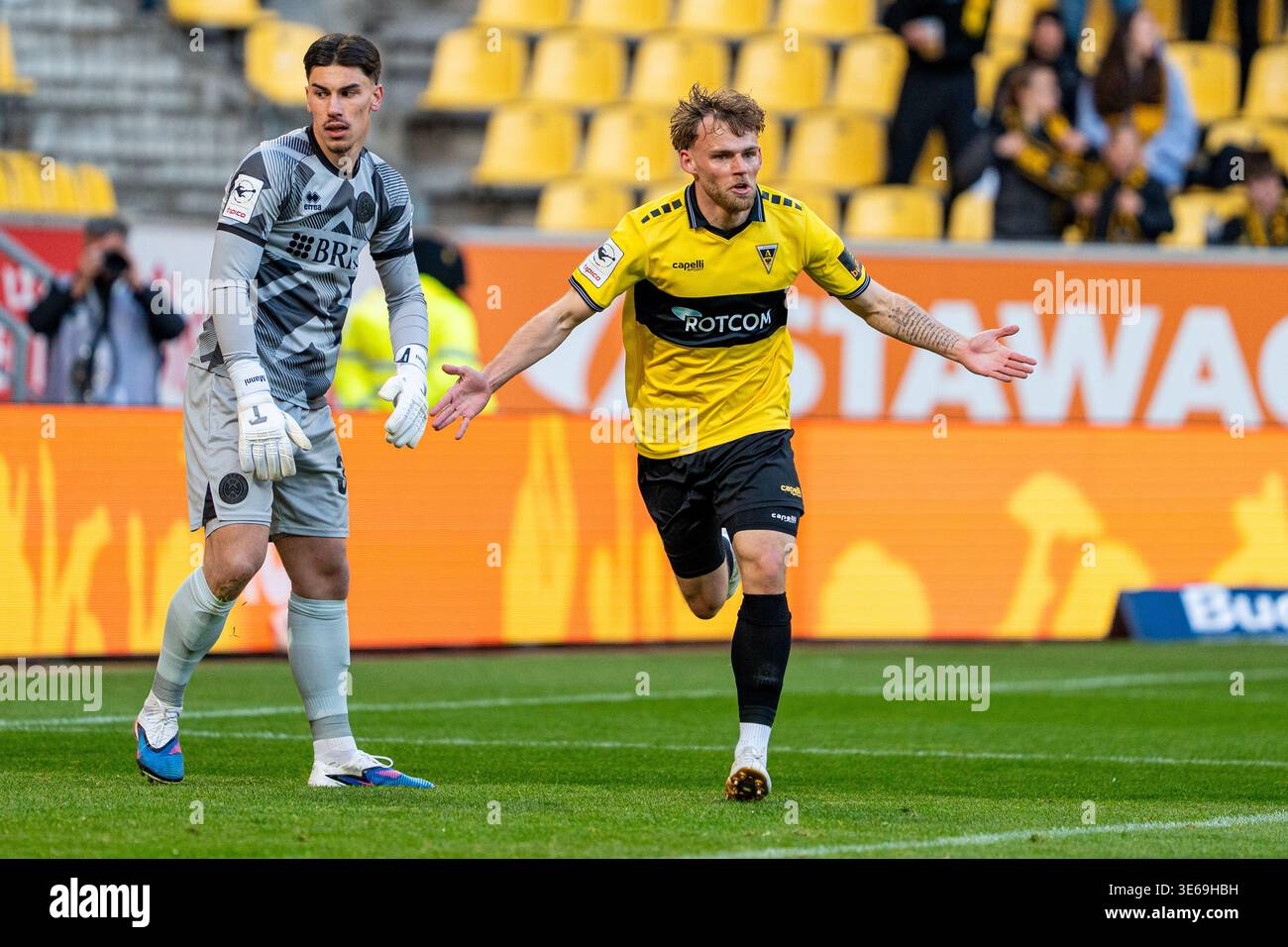 Celebration by Mika Schroers (Alemannia Aachen, #27) after his goal [goal]  to make it 1:0 for Aachen Alemannia Aachen vs. SV Wehen Wiesbaden,  Football, 3rd League, Matchday 31, Season 2025/2026, 04.05.2026 Photo: