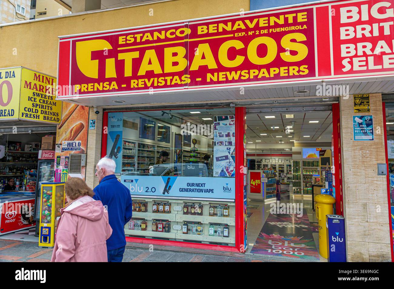 Fuengirola Spain,Andalusia,Estanco Benavente tobacco shop storefront  Gitabacos prensa revistas newspapers convenience store retail business  exterior e Stock Photo