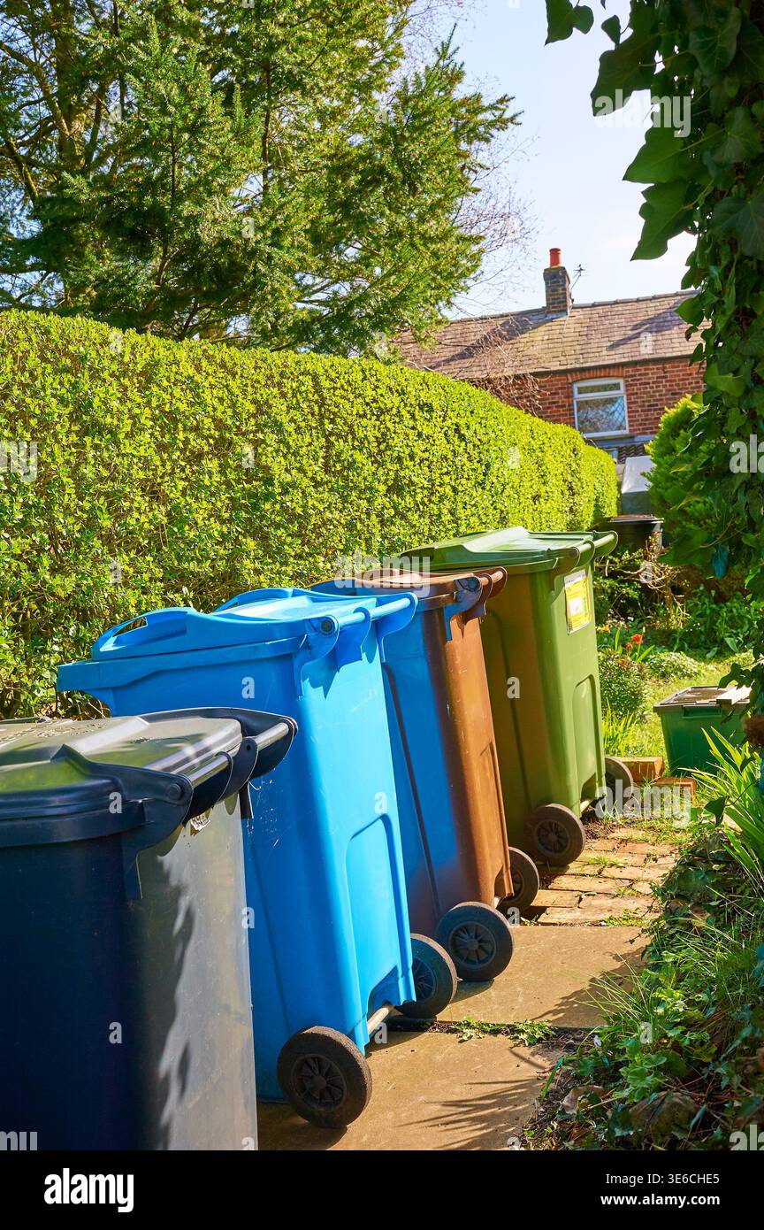 Wheelie bins garden hi-res stock photography and images - Alamy