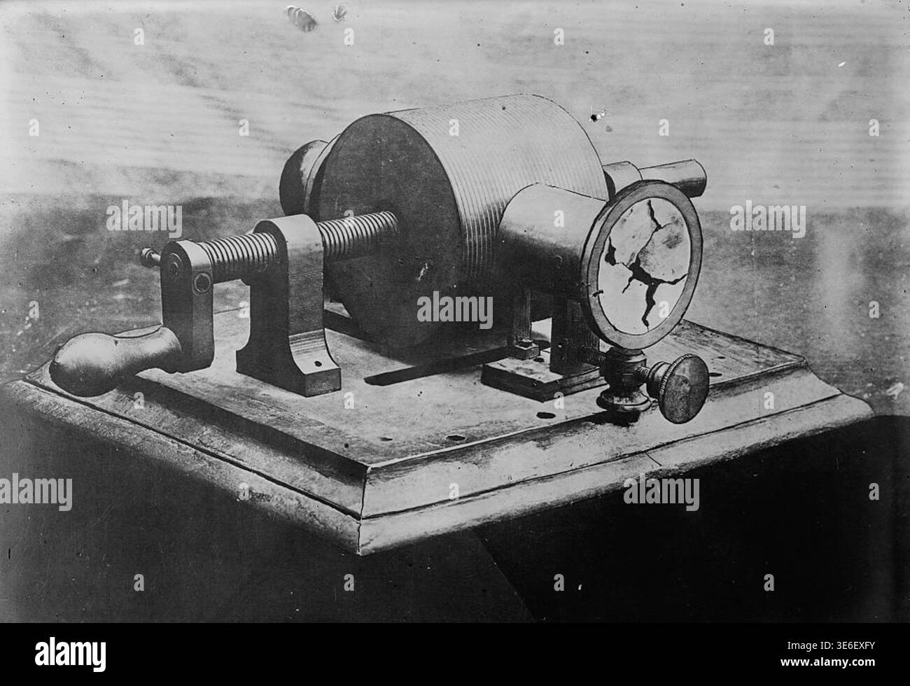 Acoustic mechanical Black and White Stock Photos & Images - Alamy