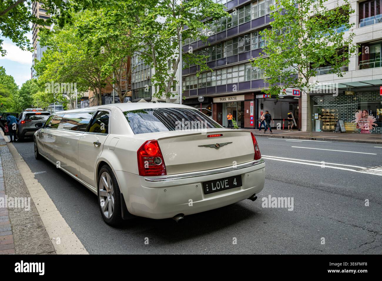 Chrysler 300, stretch limousine, luxury transport, custom license plate ...