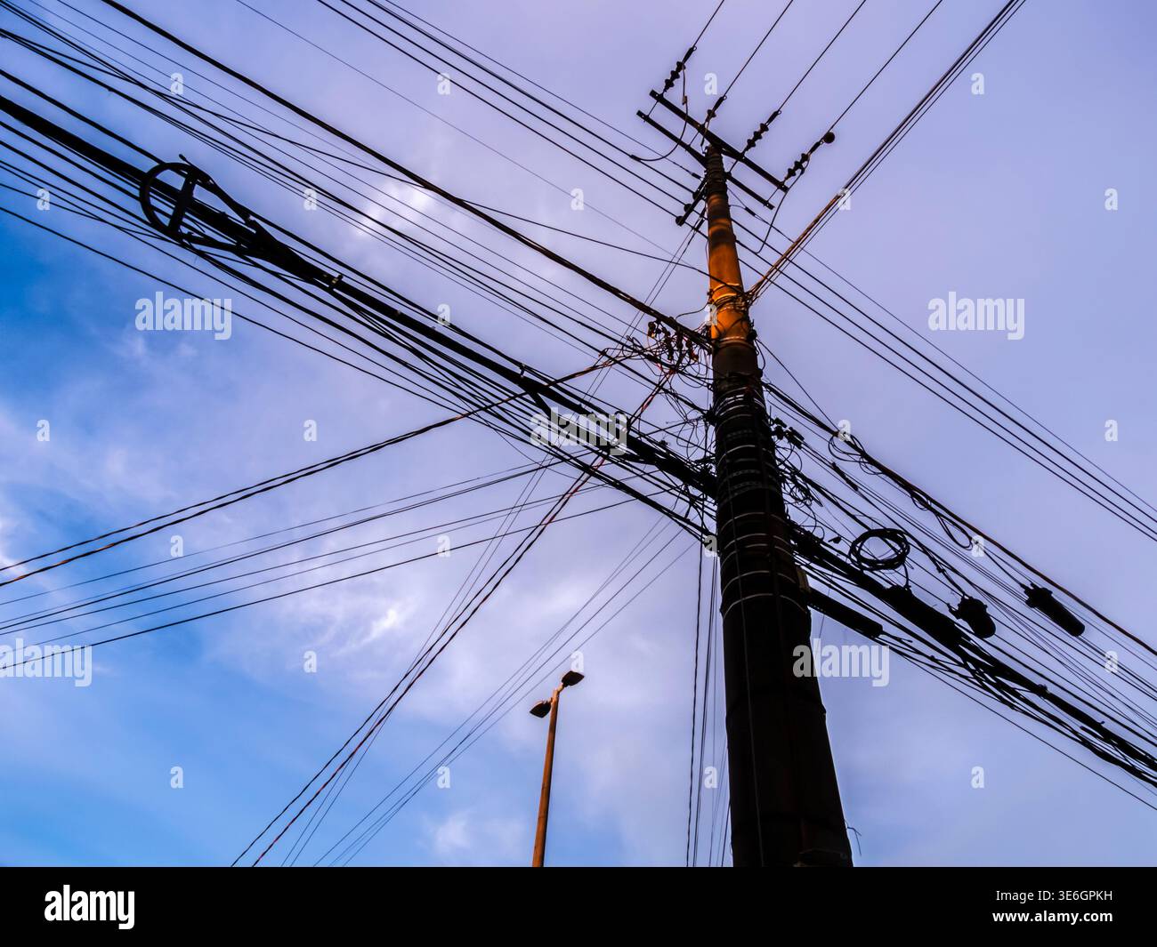Electrical news engineering wiring hi-res stock photography and images ...