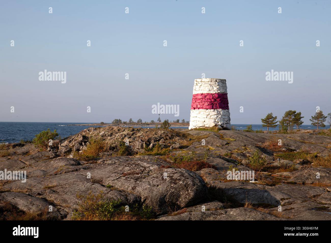 ⤵️しました❗微笑ましい姿の　カリン　ノーム　CAIRN 　ボート White cairn hi-res stock photography and images - Alamy