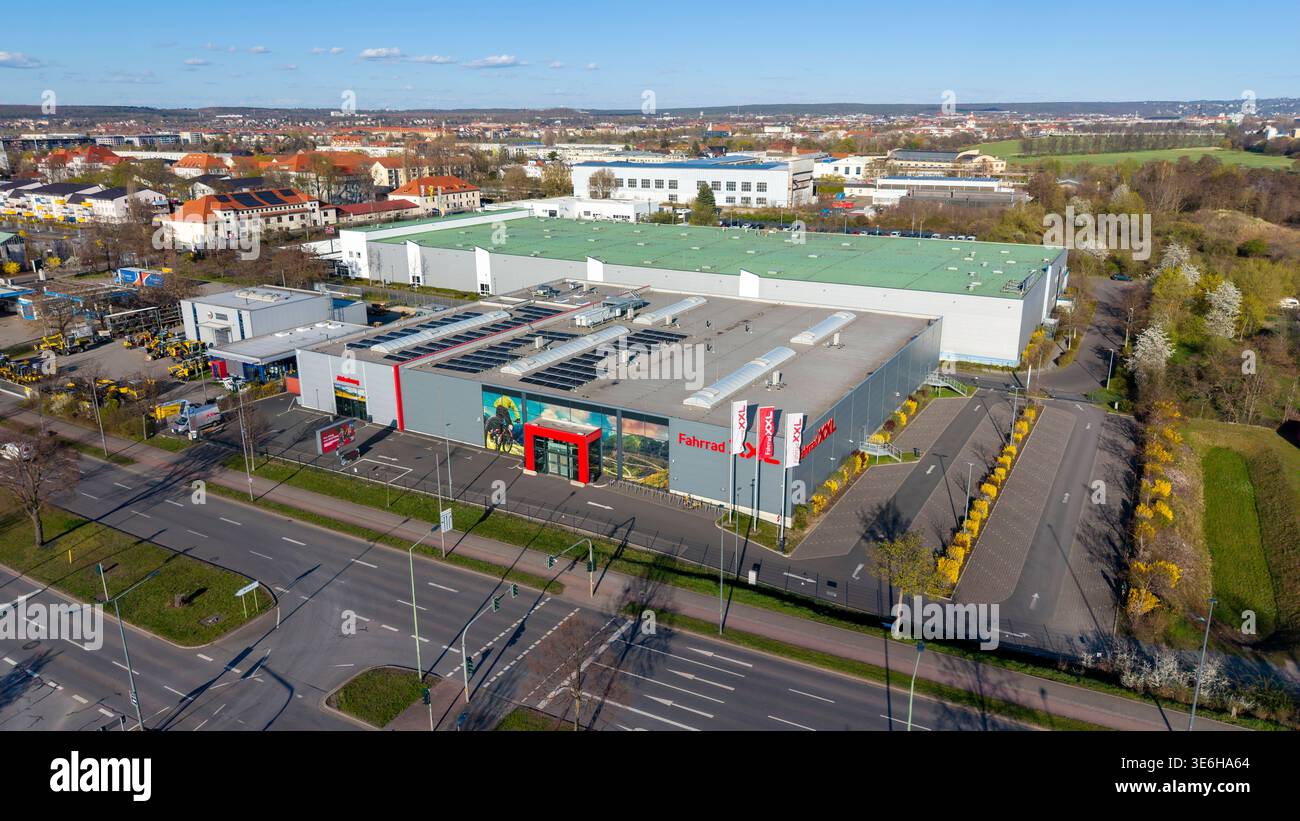 06.04.2026, Deutschland, Sachsen, Dresden, auf dem Foto in der mitte das Fahrrad  XXL Dresden Washingtonstrae 65 01139 Dresden, ein Fahrradgeschft,  Fahrradhndler, Fachhndler *** 06 04 2026, Germany, Saxony, Dresden, in  the center