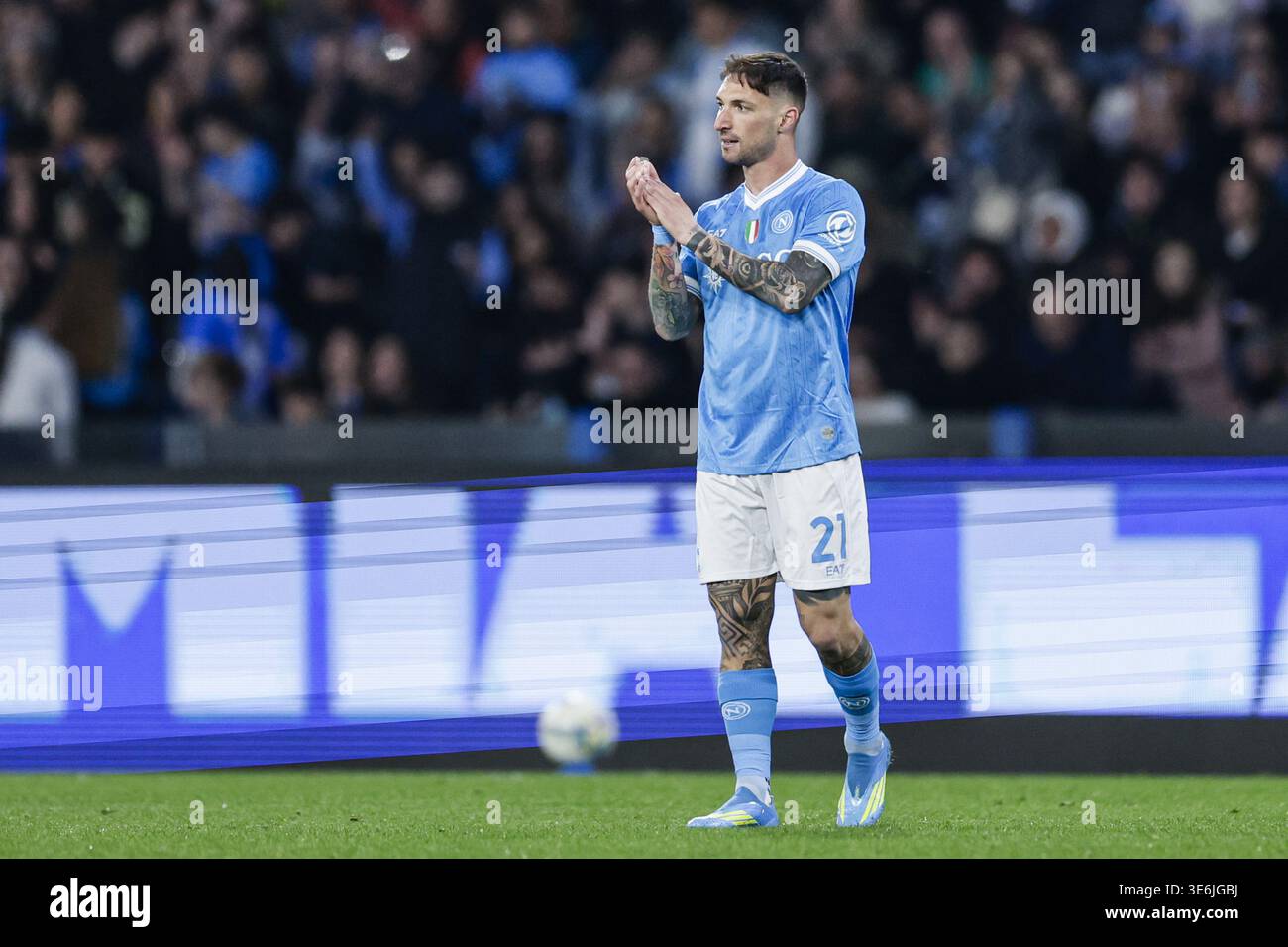 Politano Napoli's Italian forward Matteo Politano celebrates after scoring a ...