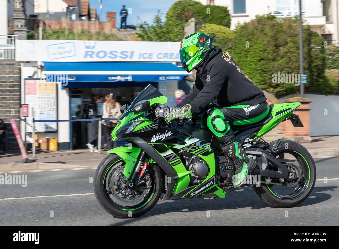 Kawasaki ninja zx hi-res stock photography and images - Alamy