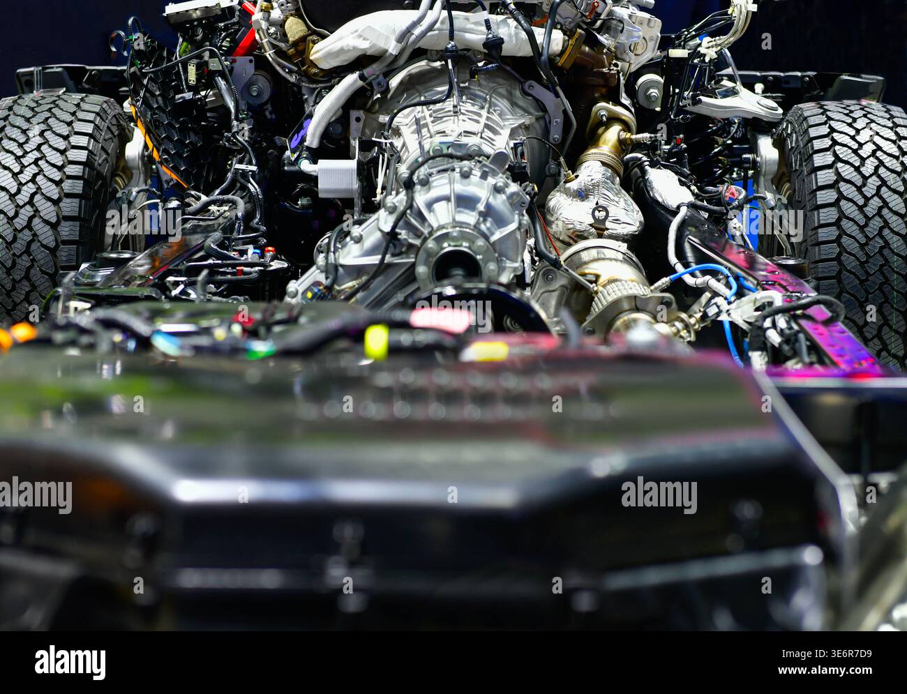 Drivetrain Exploded View Detailed view of an internal combustion engine and 4x4 drivetrain ...