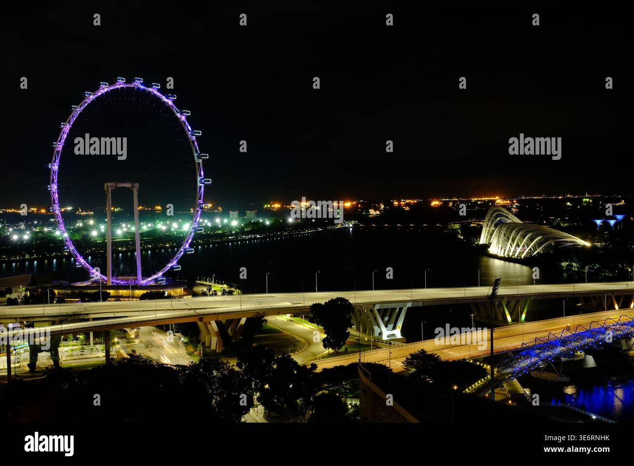 Singapore at night hi-res stock photography and images - Alamy