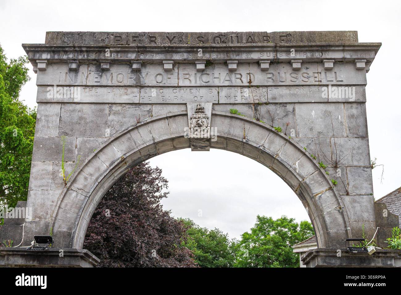 Richard russell memorial arch hi-res stock photography and images - Alamy