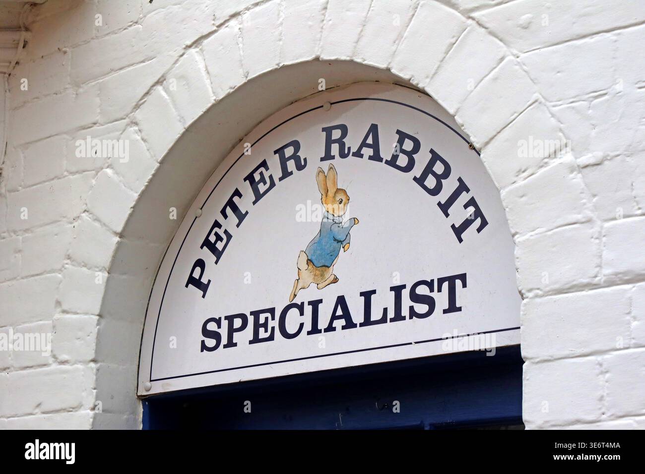 Peter Rabbit Specialist shop sign in Stratford-upon-Avon, linking Beatrix Potter merchandise with tourism. Stock Photo