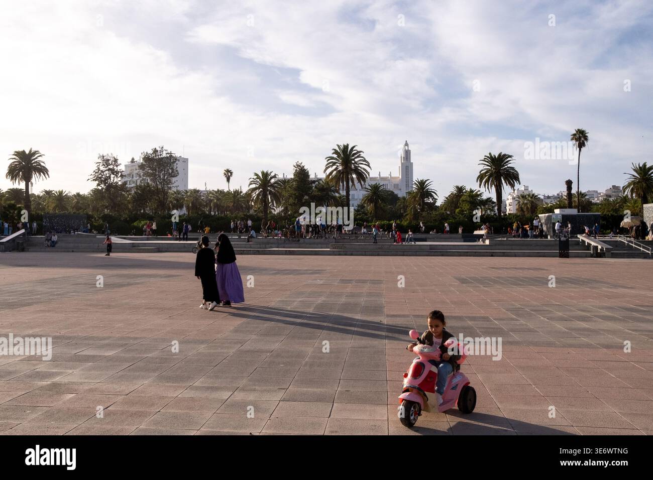 Plaza skatepark hi-res stock photography and images - Alamy