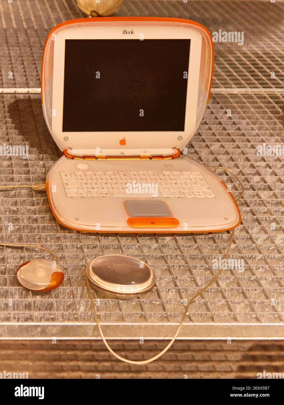 Ibook g3 hi-res stock photography and images - Alamy