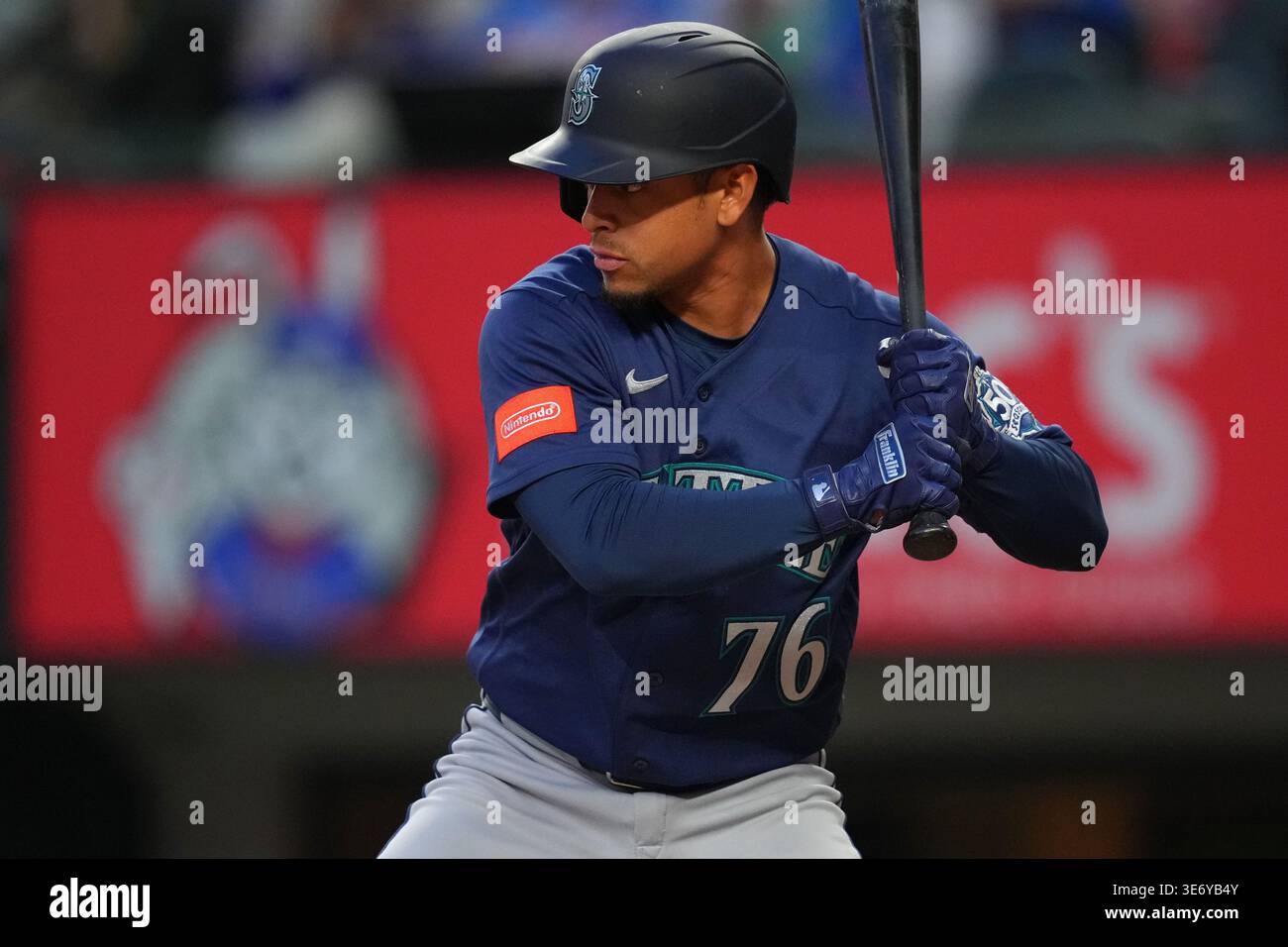 Seattle Mariners' Leo Rivas waits for a pitch from the Texas Rangers ...