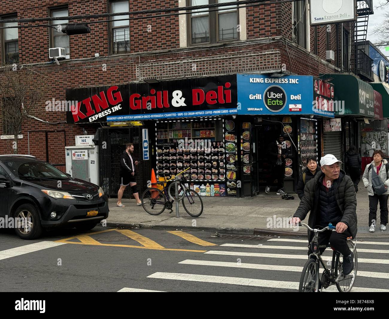 New york bodega counter hi-res stock photography and images