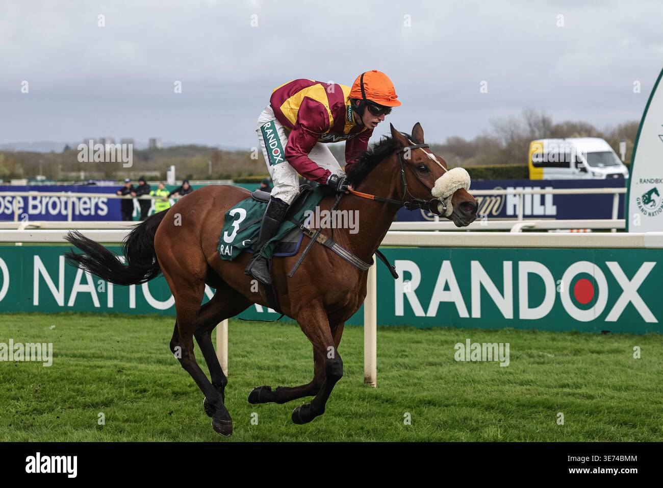 Barton Snow ridden by Henry Crow wins the 15:30 Randox Foxhunters’ Open ...