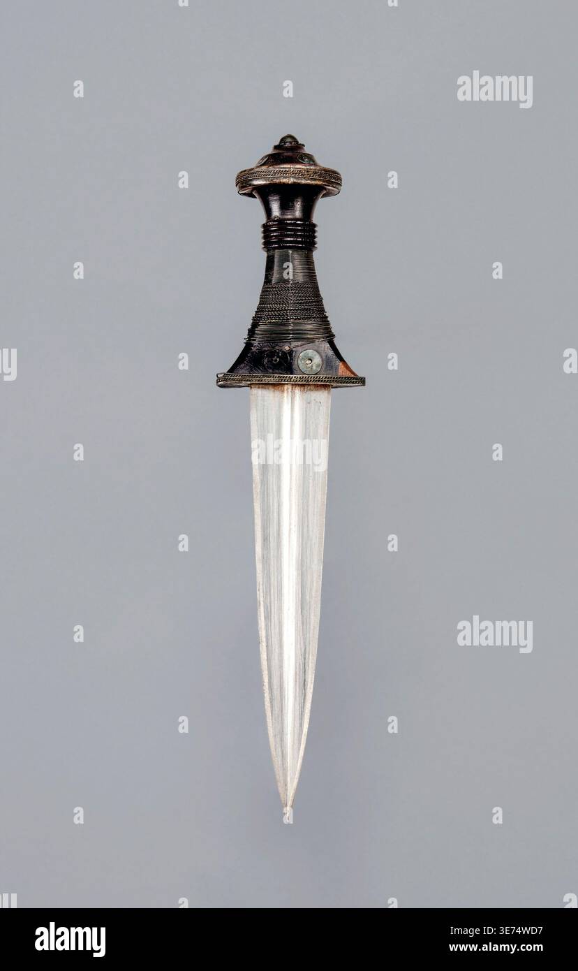 Edged weapon museum hi-res stock photography and images - Alamy