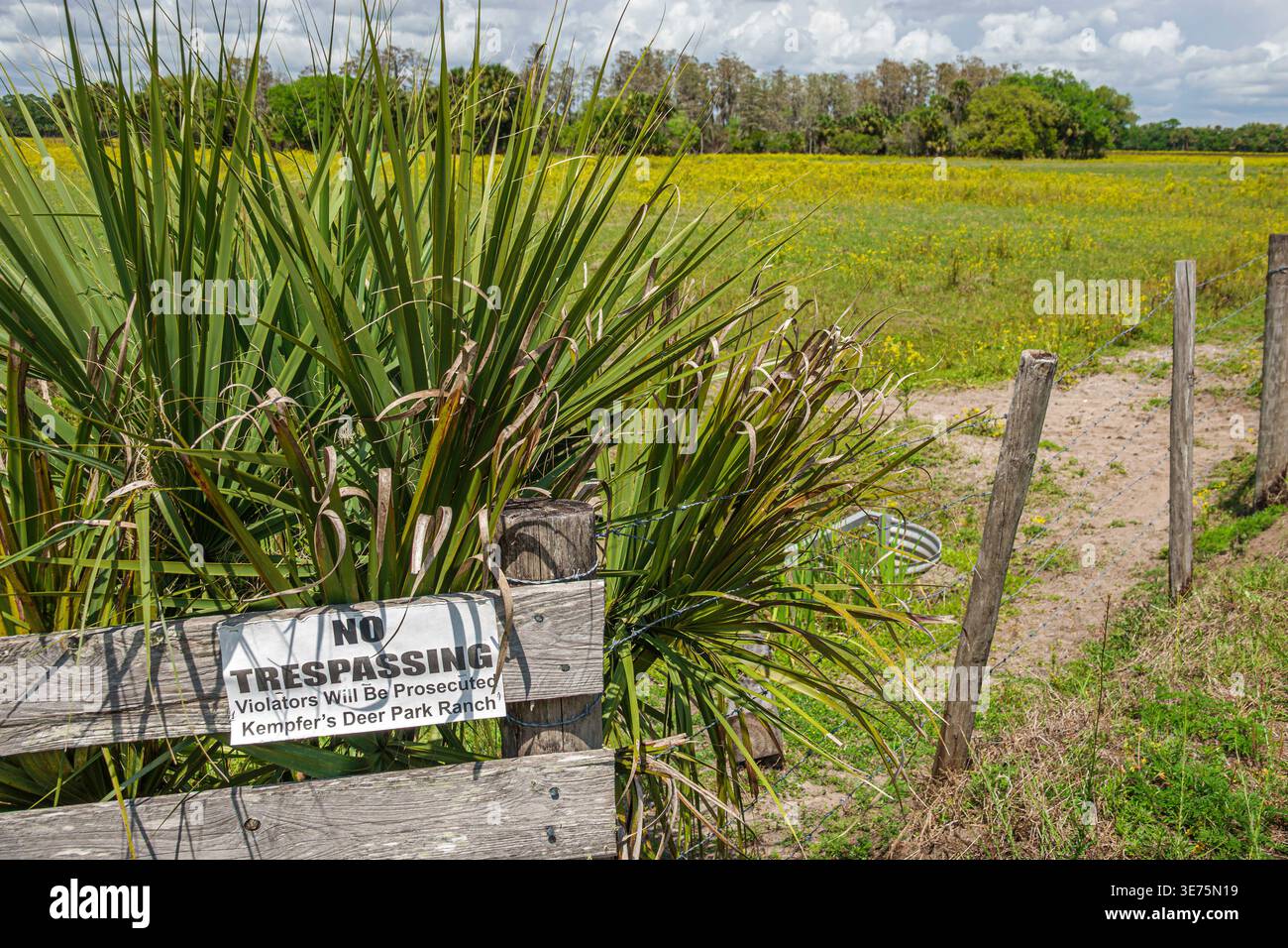 Deer Park Florida,Kempfer's Cattle Ranch,no trespassing sign warning ...