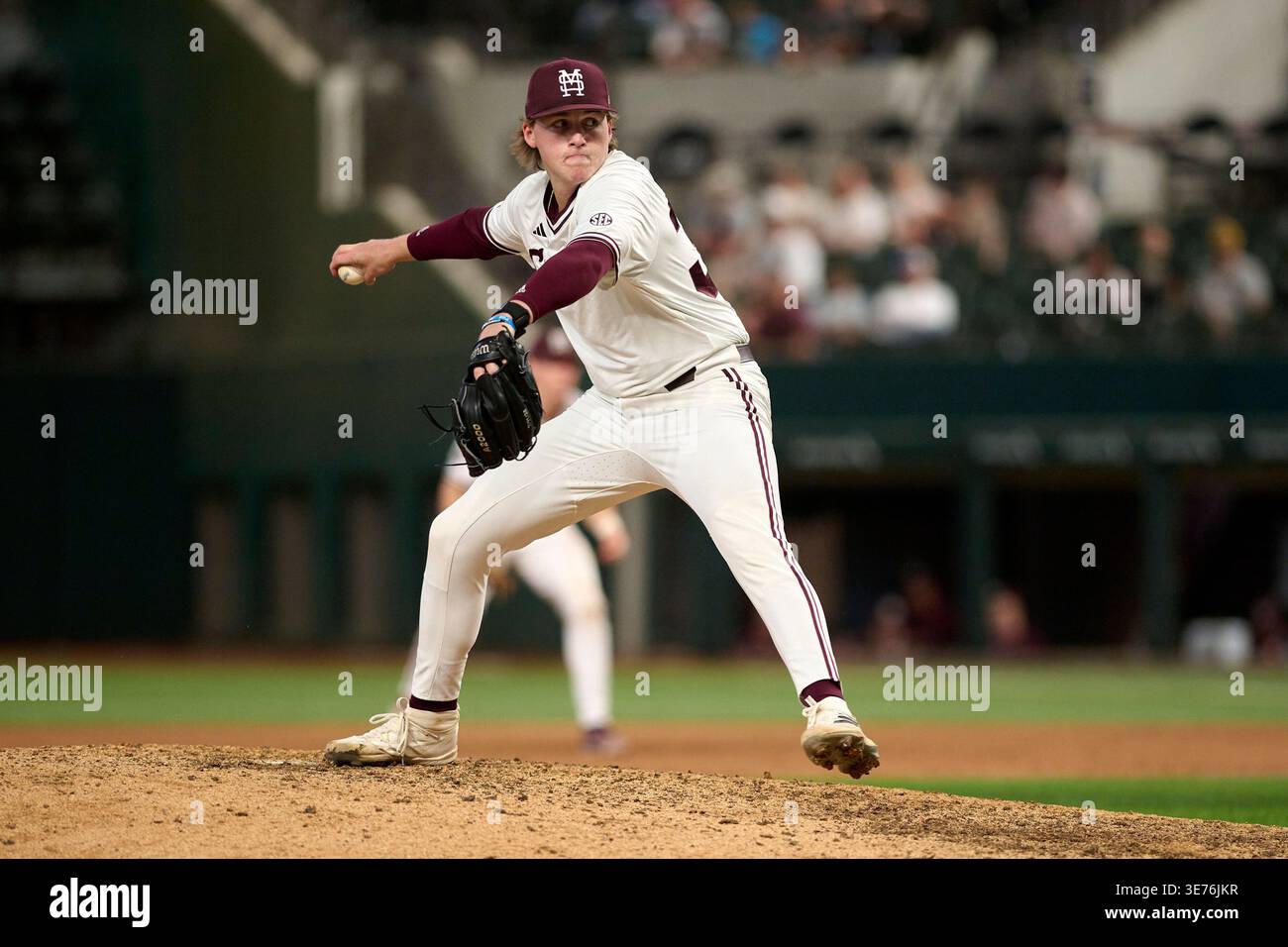 Mississippi State Bulldogs pitcher Ben Davis (35) delivers a pitch ...