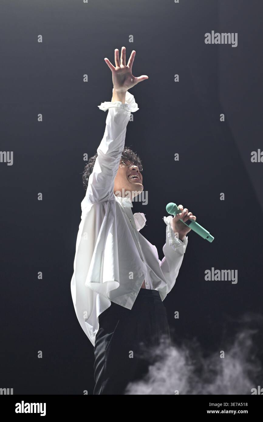 Crowd Lu Kuang-chung, the Taiwan singer during the 'HeartBreakFast ...