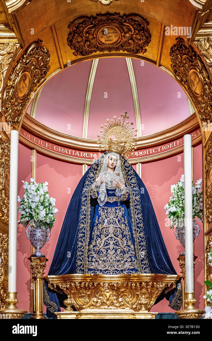 シルビアのいる街で('07スペイン/仏) 写真セット Seville madonna hi-res stock photography and images - Alamy