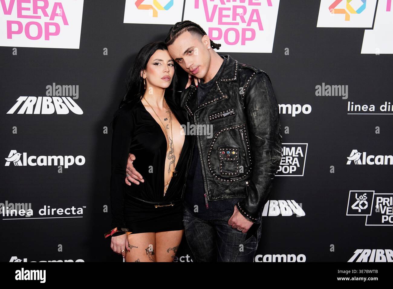 Samurai Singer The singers Naiara and Samurai Jay during the photocall of the Los40 ...