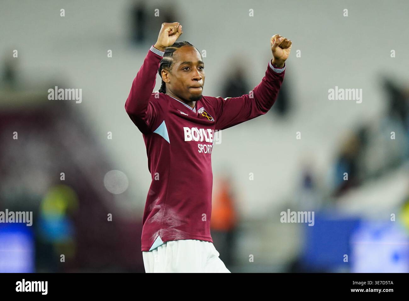 Kyle Walker-Peters of West Ham United clapping the fans after the West