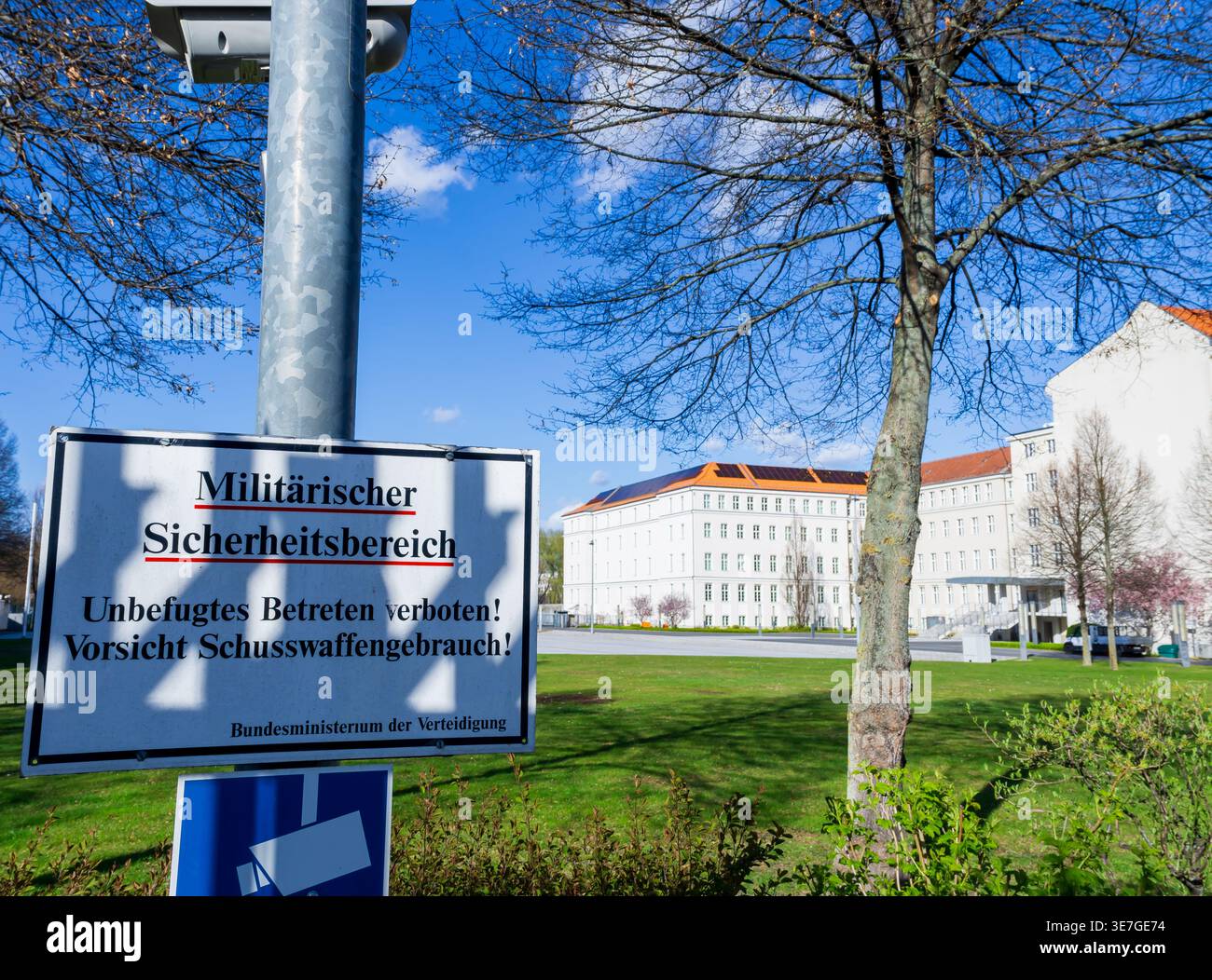The defense ministry compound hi-res stock photography and images - Alamy