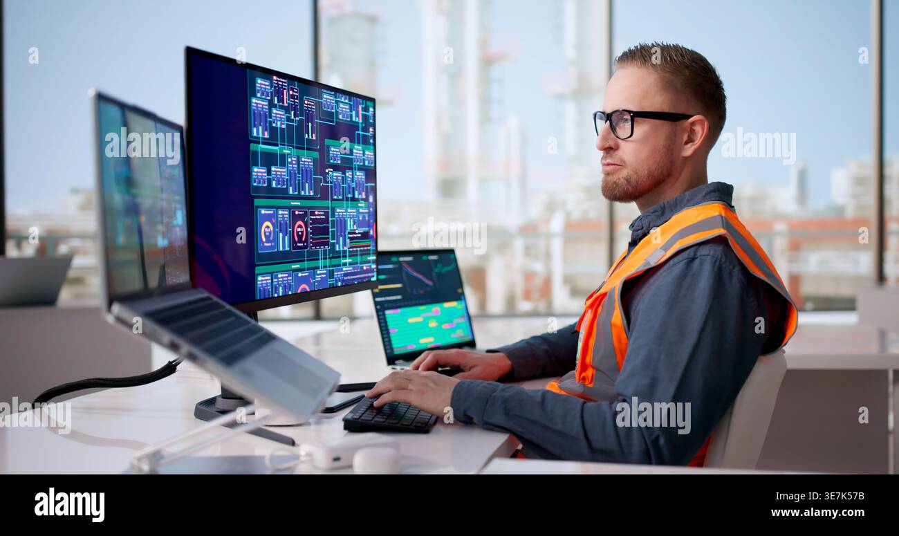Industrial Engineer Oversees Automated Gas System With IoT And Computer Technology For Enhanced Safety And Efficiency Stock Photo