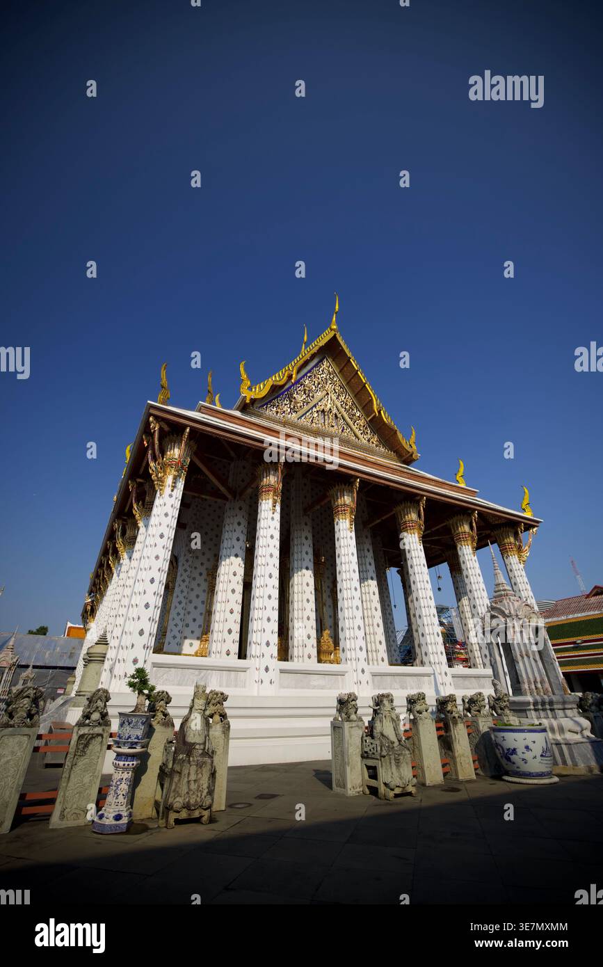 Bangkok April photoshoot featuring Wat Arun, monks, Thai food, cosplay girl, Thonburi market, nightlife Soi Cowboy Stock Photo
