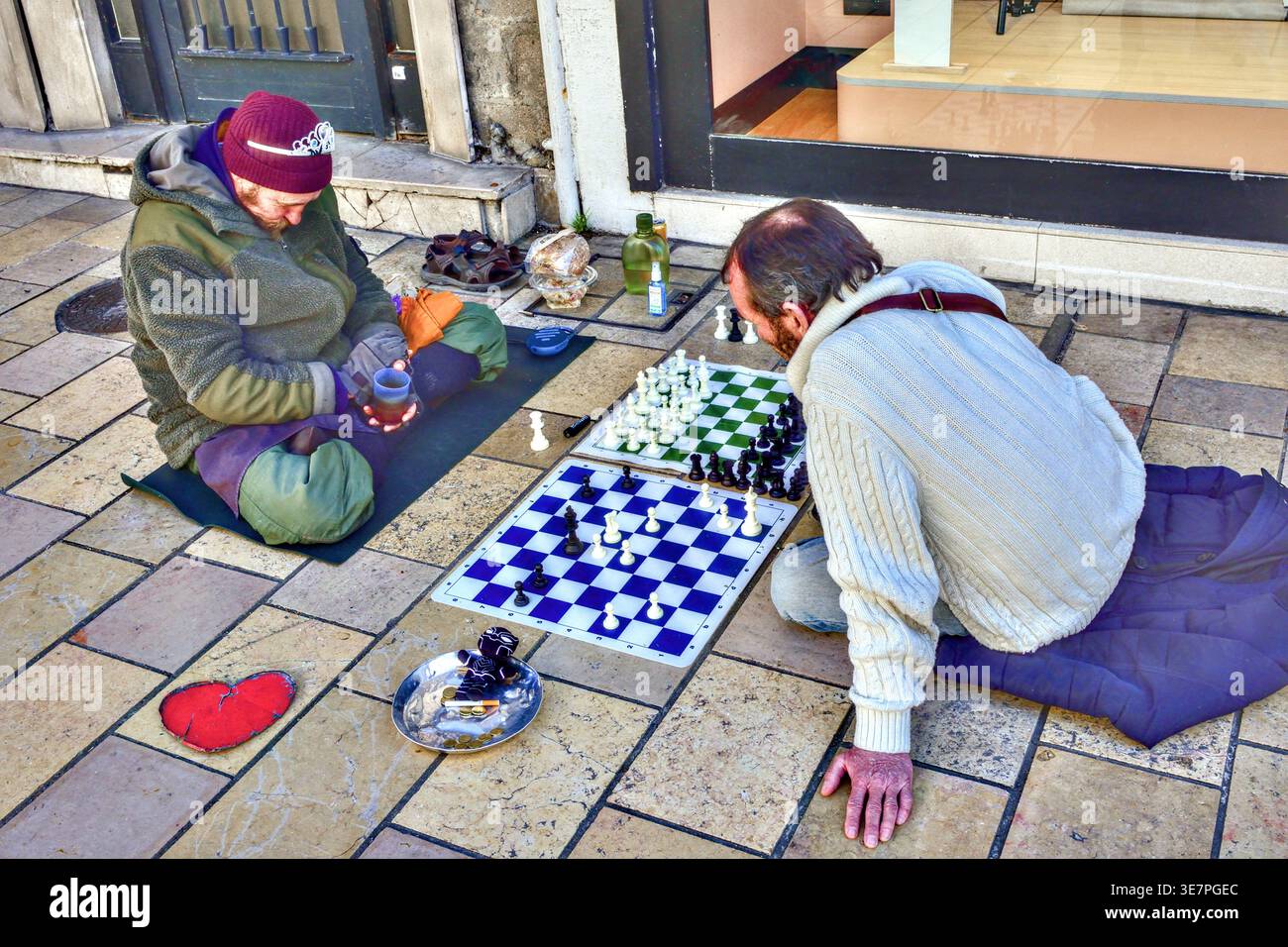 Chess boards hi-res stock photography and images - Alamy