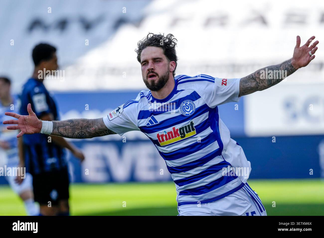Goal scorer Lex Tyger Lobinger (MSV, 45), celebrates the goal [goal] to ...